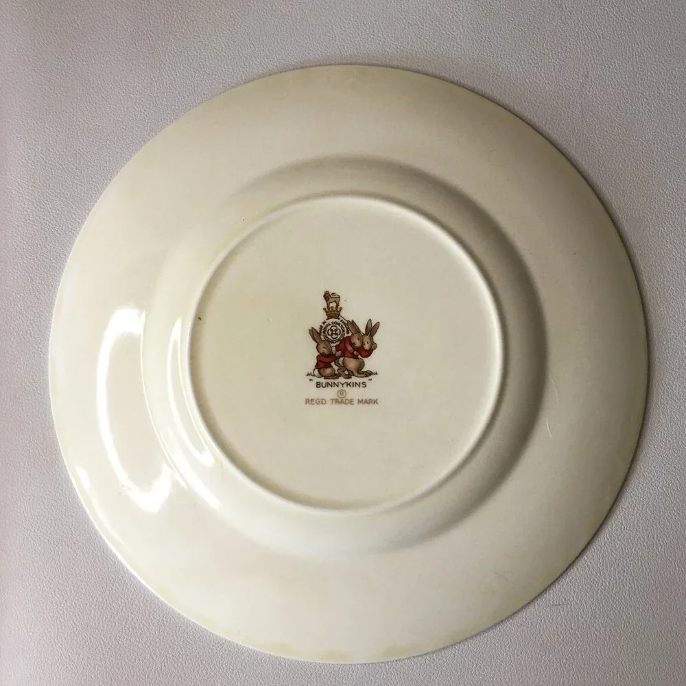 BUNNYKINS Royal Doulton Playful Ticket Booth Scenes England Peter Rabbit Plate
